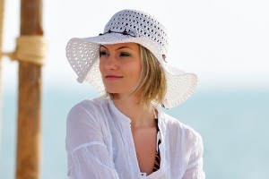 Cute + Summer Hairstyles for Short Hair - With Hats